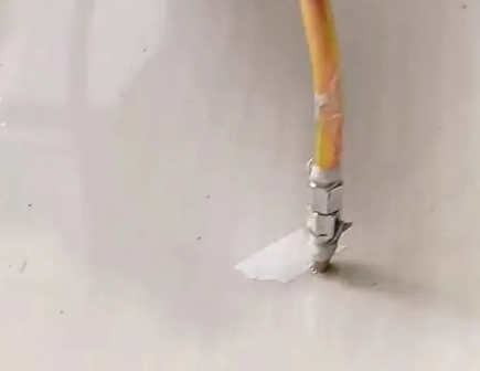 玉龙瓷砖空鼓维修公司专业解答在瓷砖铺贴过程中，如果使用的砂料过粗（如全部使用了粗砂），可能会导致以下问题